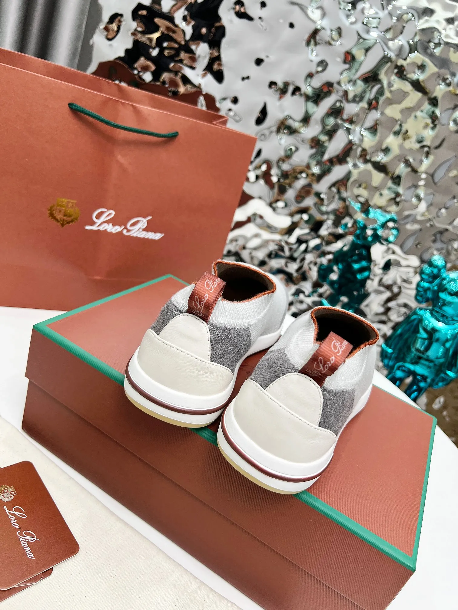 👟👟Ex-factory price 440👟👟 Men’s size +10 🧨🧨🧨Loropiana’s new board is online! This product is made of imported nylon velvet and developed from original boards. It is light, comfortable and breathable, and is suitable for all seasons. Size: 35-41, (Note: 35 and 41 are not returnable or exchangeable),